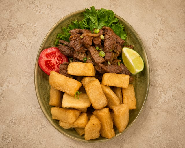 Steak & Yuca / Carne com Mandioca.